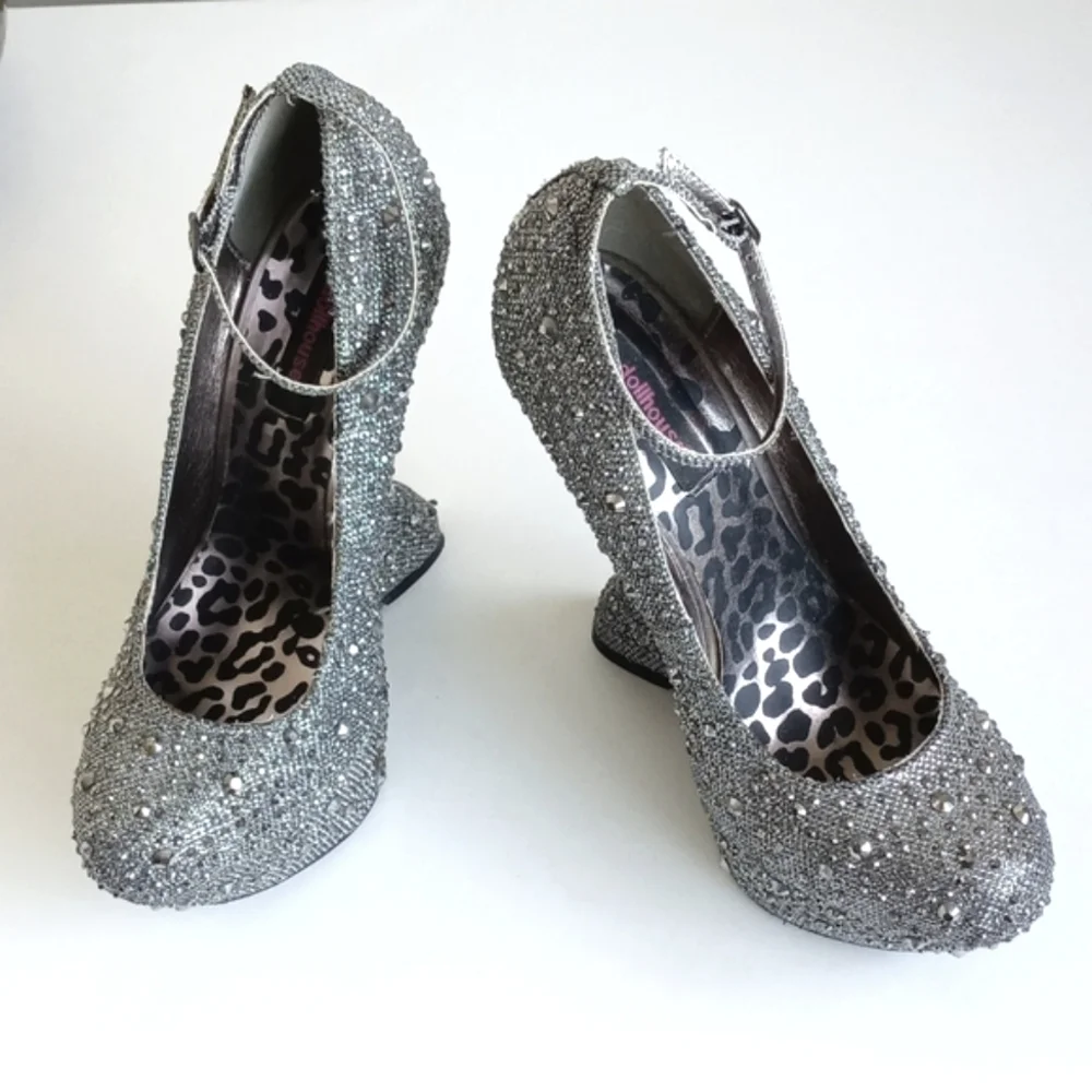 Rare Vintage Dollhouse Women’s Glam Silver Metallic Studded 6” Platform Shoes 8